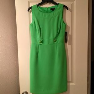 Green Tahari dress. NWT. Size 4P.